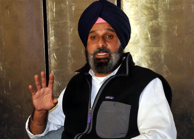 ਭਗਵੰਤ ਮਾਨ ਨੇ ਨੌਜਵਾਨ ਕਿਸਾਨ ਸ਼ੁਭਕਰਨ ਸਿੰਘ ਦੇ ਕਤਲ ਦੇ ਮਾਮਲੇ ਵਿਚ ਅਣਪਛਾਤੇ ਲੋਕਾਂ ਖਿਲਾਫ ਐਫ ਆਈ ਆਰ ਦਰਜ ਕਰ ਕੇ ਸ਼ੁਭਕਰਨ, ਕਿਸਾਨਾਂ ਤੇ ਪੰਜਾਬੀਆਂ ਨਾਲ ਵੱਡਾ ਧੋਖਾ ਕੀਤਾ: ਬਿਕਰਮ ਸਿੰਘ ਮਜੀਠੀਆ
