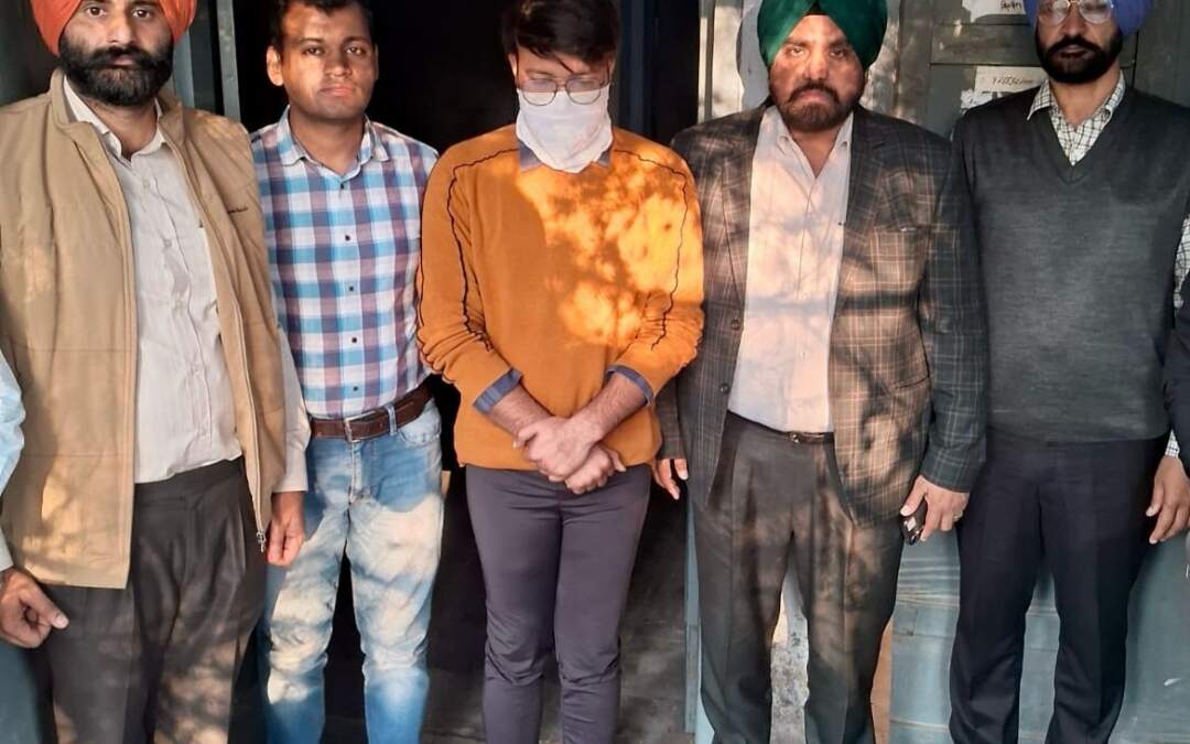 ਦੋ ਕਿਸ਼ਤਾਂ ਵਿੱਚ 4,000 ਰੁਪਏ ਰਿਸ਼ਵਤ ਲੈਂਦਾ ਮਾਲ ਪਟਵਾਰੀ ਵਿਜੀਲੈਂਸ ਬਿਊਰੋ ਵੱਲੋਂ ਕਾਬੂ