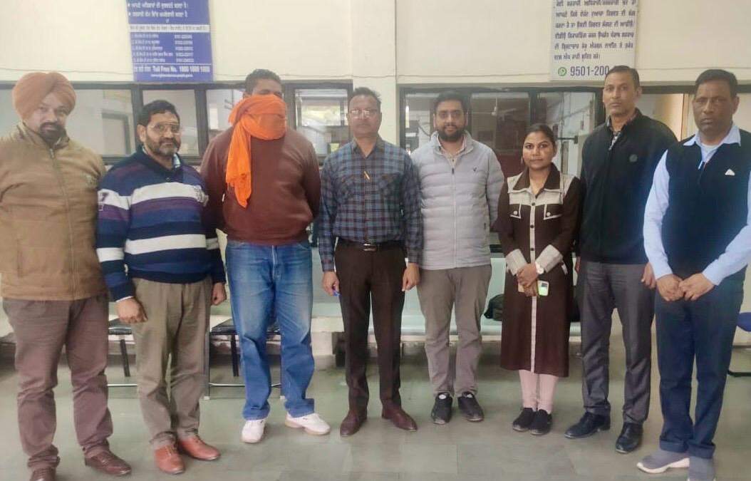 ਤਹਿਸੀਲਦਾਰ ਦੇ ਨਾਮ ‘ਤੇ ਲੱਖ ਰੁਪਏ ਦੀ ਰਿਸ਼ਵਤ ਮੰਗਣ ਵਿਅਕਤੀ ਵਿਜੀਲੈਂਸ ਬਿਊਰੋ ਵੱਲੋਂ ਗ੍ਰਿਫਤਾਰ