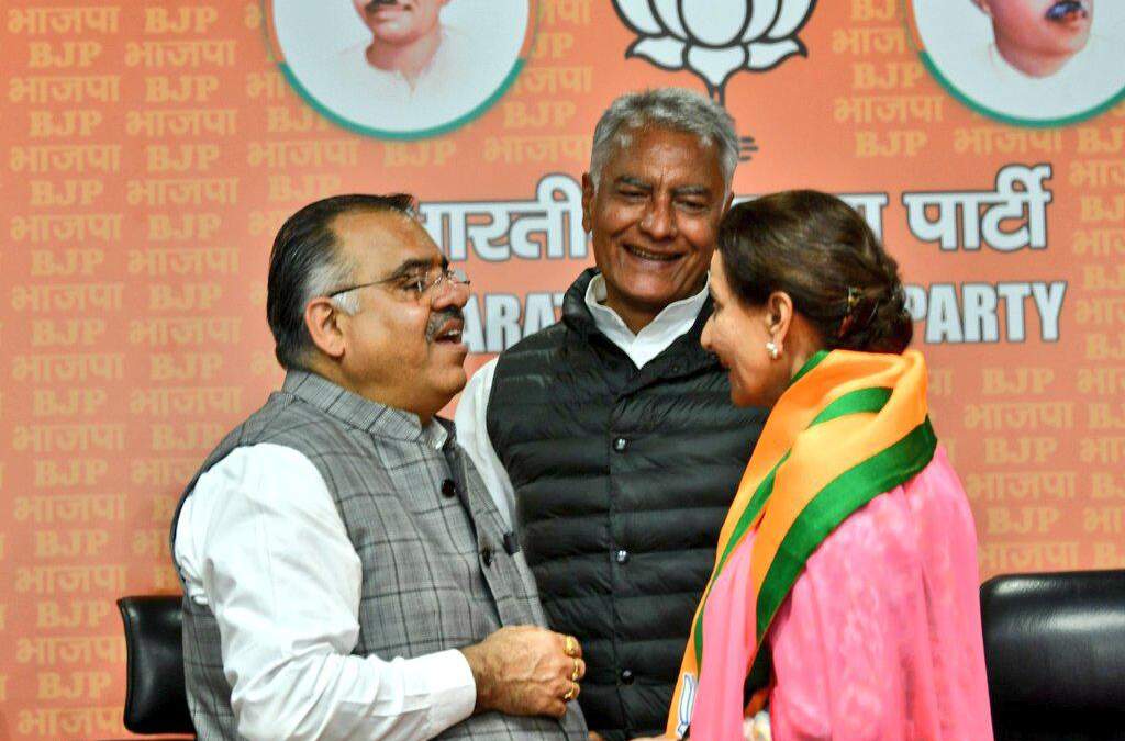 ਨਵੀਂ ਦਿੱਲੀ,ਚੰਡੀਗੜ , 14 ਮਾਰਚ : ਕਾਂਗਰਸ ਦੀ ਸੀਨੀਅਰ ਆਗੂ, ਸਾਬਕਾ ਵਿਦੇਸ਼ ਰਾਜ ਮੰਤਰੀ ਅਤੇ ਪਟਿਆਲਾ ਤੋਂ ਚਾਰ ਵਾਰ ਸੰਸਦ ਮੈਂਬਰ ਰਹਿ ਚੁੱਕੇ ਸ੍ਰੀਮਤੀ ਪ੍ਰਨੀਤ ਕੌਰ ਅੱਜ ਇੱਥੇ ਭਾਜਪਾ ਵਿੱਚ ਸ਼ਾਮਲ ਹੋ ਗਏ।