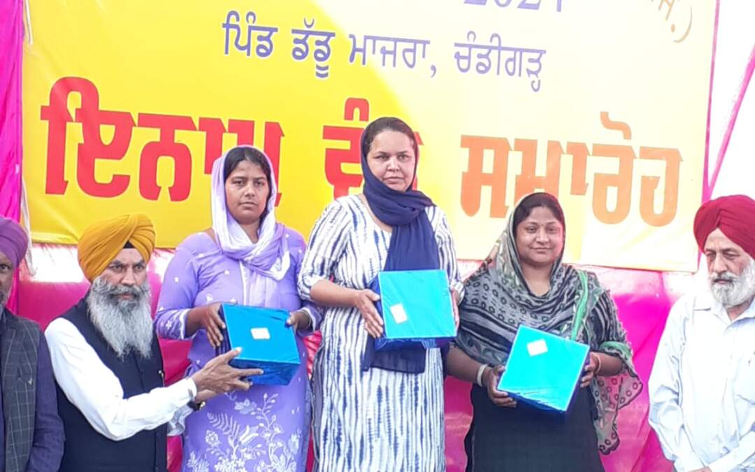 ਹੋਲੇ ਮਹੱਲੇ ਨੂੰ ਸਮਰਪਿਤ ਖਾਲਸਾਈ ਖੇਡਾਂ ਦੇ ਫਾਈਨਲ  ਵਿੱਚ ਪਹੁੰਚੇ ਖਿਡਾਰੀਆਂ ਨੂੰ ਅਕਾਲੀ ਆਗੂ ਕਰਨੈਲ ਸਿੰਘ ਪੀਰਮੁਹੰਮਦ ਨੇ ਇਨਾਮ ਦੇਕੇ ਸਨਮਾਨਿਤ ਕੀਤਾ