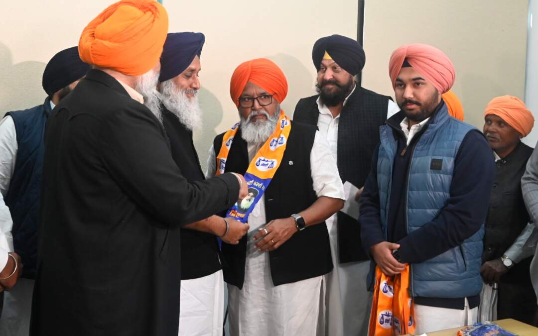 ਅਕਾਲੀ ਦਲ ਨੂੰ ਮਿਲਿਆ ਵੱਡਾ ਹੁਲਾਰਾ; ਦਲਿਤ ਚੇਤਨਾਂ ਮੰਚ ਦੇ ਪ੍ਰਧਾਨ ਸ਼ਮਸ਼ੇਰ ਸਿੰਘ ਪੁਰਖਾਲਵੀ ਸੈਂਕੜੇ ਸਮਰਥਕਾਂ ਸਮੇਤ ਪਾਰਟੀ ਪ੍ਰਧਾਨ ਸੁਖਬੀਰ ਸਿੰਘ ਬਾਦਲ ਦੀ ਹਾਜ਼ਰੀ ਵਿਚ ਪਾਰਟੀ ਵਿਚ ਹੋਏ ਸ਼ਾਮਲ