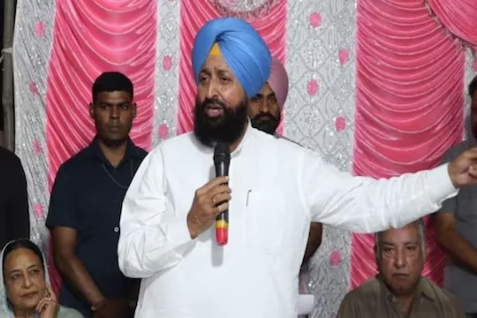 ਚੋਣਾਂ ਦੇ ਐਲਾਨ ਤੋਂ ਇੱਕ ਦਿਨ ਬਾਅਦ ਪੁਲਿਸ ਮੁਲਾਜ਼ਮ ਦੀ ਹੱਤਿਆ ਪੰਜਾਬ ਵਿੱਚ ਅਮਨ-ਕਾਨੂੰਨ ਦੀ ਪੂਰੀ ਤਰ੍ਹਾਂ ਢਹਿ-ਢੇਰੀ ਹੋਣ ਦਾ ਸਬੂਤ: ਬਾਜਵਾ