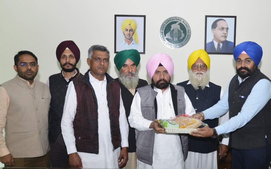 ਜੈਵਿਕ ਖੇਤੀ ਨੂੰ ਉਤਸਾਹਤ ਕਰਨ ਲਈ ਸ. ਹਰਚੰਦ ਸਿੰਘ ਬਰਸਟ ਨੇ ਕਿਸਾਨ ਬਾਜਾਰ ਦੇ ਕਿਸਾਨਾਂ ਨਾਲ ਕੀਤੀ ਮੁਲਾਕਾਤ