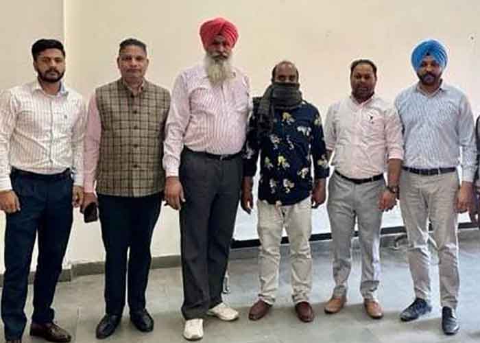 ਐਸ.ਡੀ.ਐਮ. ਦਫ਼ਤਰ ਦਾ ਮੁਲਾਜ਼ਮ 20,000 ਰੁਪਏ ਰਿਸ਼ਵਤ ਲੈਂਦਾ ਵਿਜੀਲੈਂਸ ਬਿਊਰੋ ਵੱਲੋਂ ਕਾਬੂ