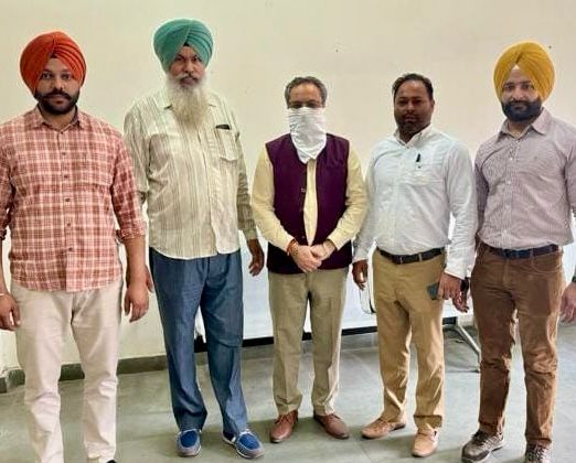 ਪੈਨਸ਼ਨ ਕੇਸ ਪਾਸ ਕਰਵਾਉਣ ਬਦਲੇ ਰਿਸ਼ਵਤ ਲੈਂਦਾ ਸਹਾਇਕ ਖਜ਼ਾਨਾ ਅਫਸਰ ਵਿਜੀਲੈਂਸ ਬਿਊਰੋ ਵੱਲੋਂ ਗ੍ਰਿਫਤਾਰ