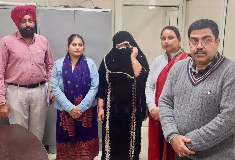 ਮਹਿਲਾ ਸੀਨੀਅਰ ਸਹਾਇਕ 3000 ਰੁਪਏ ਰਿਸ਼ਵਤ ਲੈਂਦੀ ਵਿਜੀਲੈਂਸ ਬਿਊਰੋ ਵੱਲੋਂ ਗ੍ਰਿਫਤਾਰ