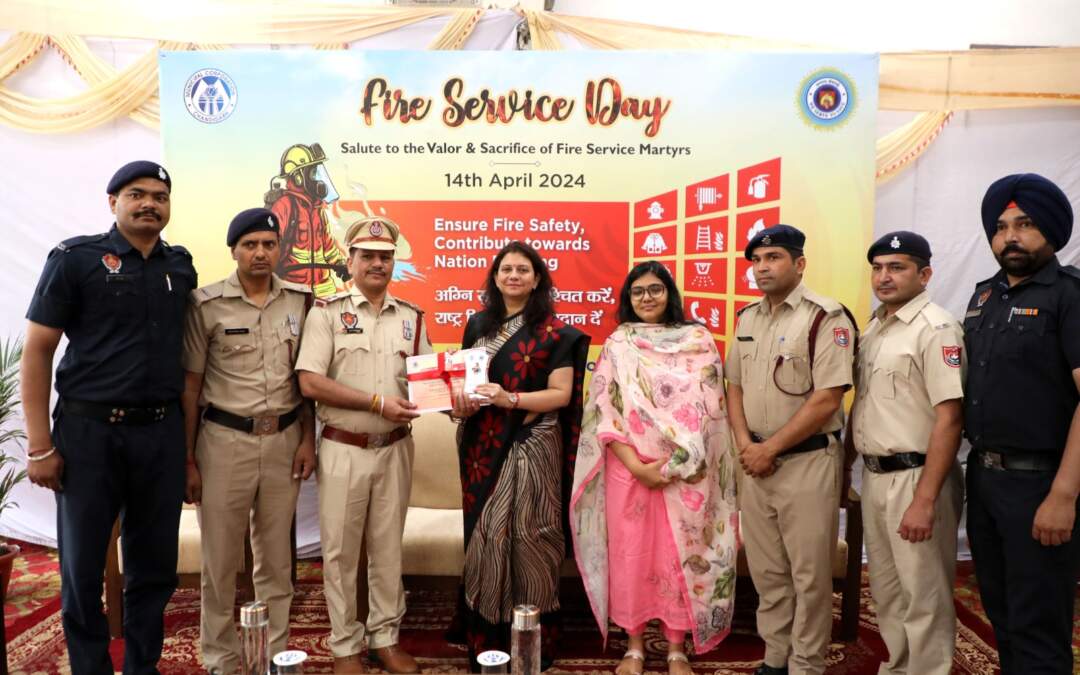 ਨਗਰ ਨਿਗਮ ਕਮਿਸ਼ਨਰ ਨੇ ਫਾਇਰ ਬ੍ਰਿਗੇਡ ਦੇ ਜਵਾਨਾਂ ਨੂੰ ਸ਼ਰਧਾਂਜਲੀ ਭੇਟ ਕੀਤੀ
