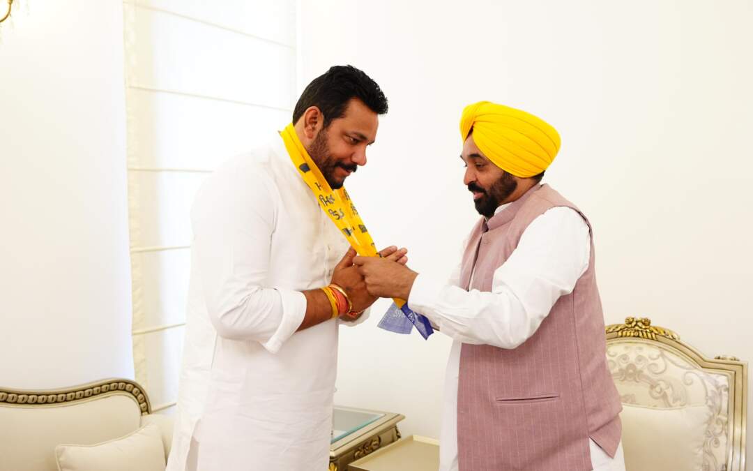 ਜਲੰਧਰ ‘ਚ ਭਾਜਪਾ ਨੂੰ ਵੱਡਾ ਝਟਕਾ! ਯੂਥ ਆਗੂ ਰੌਬਿਨ ਸਾਂਪਲਾ ਹੋਏ ‘ਆਪ’ ‘ਚ ਸ਼ਾਮਲ