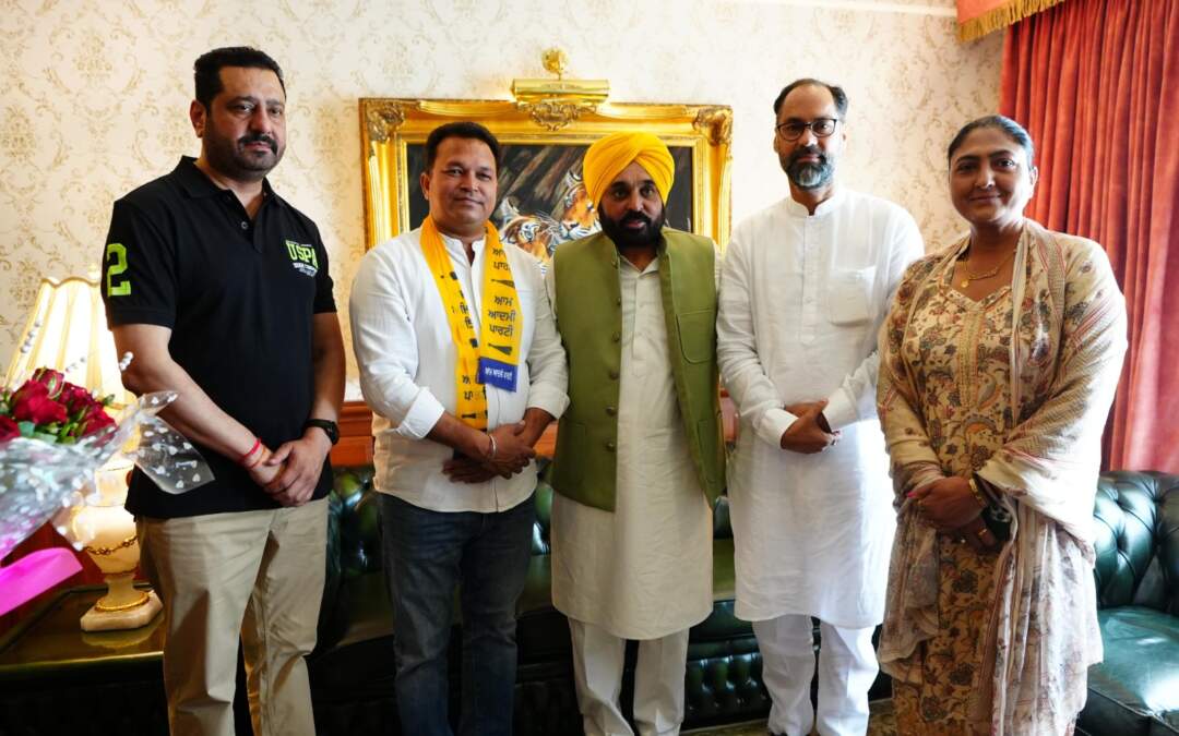 ਆਮ ਆਦਮੀ ਪਾਰਟੀ ਨੇ ਪੰਜਾਬ ‘ਚ ਭਾਜਪਾ, ਕਾਂਗਰਸ ਤੇ ਅਕਾਲੀ ਦਲ ਨੂੰ ਦਿੱਤਾ ਵੱਡਾ ਝਟਕਾ