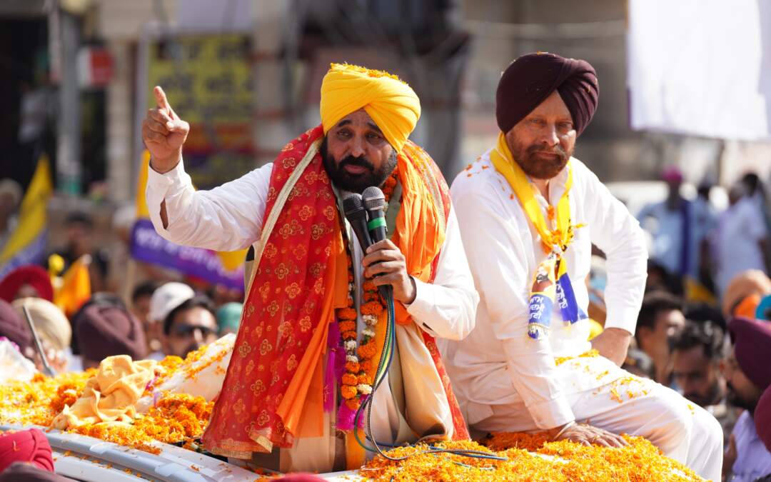 ਭਗਵੰਤ ਮਾਨ ਨੇ ਫ਼ਿਰੋਜ਼ਪੁਰ ਤੋਂ ‘ਆਪ’ ਉਮੀਦਵਾਰ ਜਗਦੀਪ ਸਿੰਘ ਕਾਕਾ ਬਰਾੜ ਦੇ ਹੱਕ ‘ਚ ਕੀਤਾ ਰੋਡ ਸ਼ੋਅ, ਵੱਡੀ ਗਿਣਤੀ ‘ਚ ਇਕੱਠੇ ਹੋਏ ਲੋਕਾਂ ਨੇ ਦਿੱਤਾ ਭਰੋਸਾ, ਰਿਕਾਰਡ ਤੋੜ ਜਿੱਤ ਕਰਵਾਵਾਂਗੇ ਦਰਜ