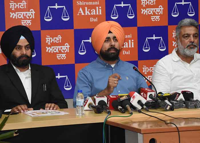 ਅਕਾਲੀ ਦਲ ਵੱਲੋਂ ਪੰਜਾਬੀਆਂ ਨੂੰ ਵੋਟਾਂ ਦੇ ਧਰੁਵੀਕਰਨ ਵਾਸਤੇ ਫਿਰਕੂ ਭਾਵਨਾਵਾਂ ਭੜਕਾਉਣ ਵਿਚ ਲੱਗੀਆਂ ਦਿੱਲੀ