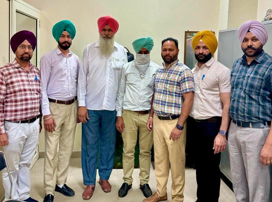 ਜ਼ਮੀਨ ਦੇ ਇੰਤਕਾਲ ਬਦਲੇ 10,000 ਰੁਪਏ ਰਿਸ਼ਵਤ ਲੈਂਦਾ ਪਟਵਾਰੀ ਵਿਜੀਲੈਂਸ ਬਿਊਰੋ ਵੱਲੋਂ ਕਾਬੂ