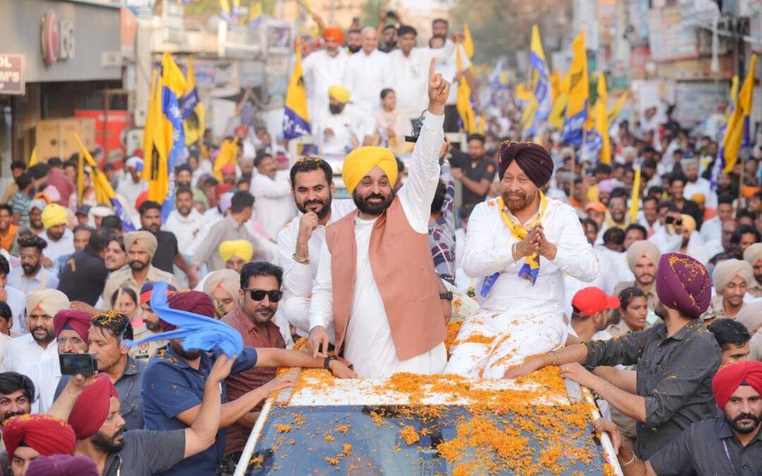 ਭਗਵੰਤ ਮਾਨ ਨੇ ਲੋਕਾਂ ਨੂੰ ‘ਕਿੱਕਲੀ ਕਲੀਰ ਦੀ ਬੁਰੀ ਹਾਲਤ ਸੁਖਬੀਰ ਦੀ’ ਸੁਣਾ ਕੇ ਸੁਖਬੀਰ ‘ਤੇ ਲਈ ਚੁਟਕੀ