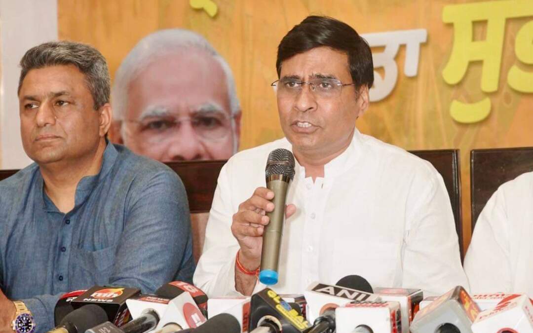 ਡਾ: ਸੁਭਾਸ਼ ਸ਼ਰਮਾ ਨੇ ਸ੍ਰੀ ਅਨੰਦਪੁਰ ਸਾਹਿਬ ਦੇ ਬਹੁਪੱਖੀ ਵਿਕਾਸ ਲਈ ਜਾਰੀ ਕੀਤਾ ਸੰਕਲਪ ਪੱਤਰ