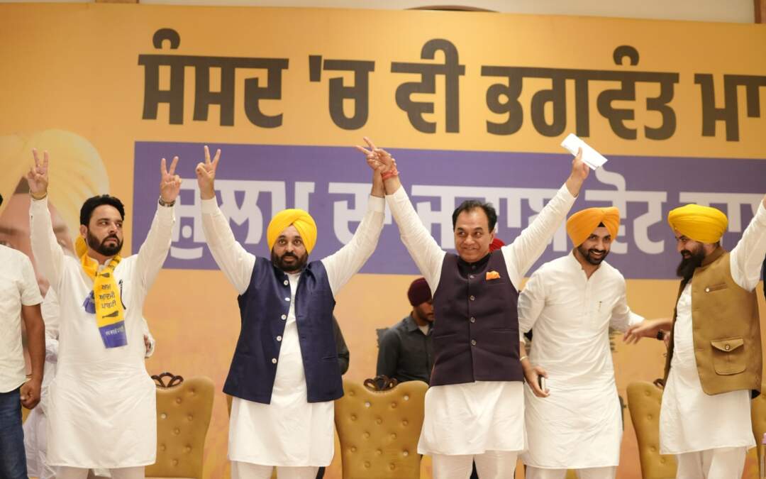 ਮੁੱਖ ਮੰਤਰੀ ਭਗਵੰਤ ਮਾਨ ਨੇ ਹੁਸ਼ਿਆਰਪੁਰ ਤੋਂ ‘ਆਪ’ ਉਮੀਦਵਾਰ ਡਾ. ਰਾਜਕੁਮਾਰ ਚੱਬੇਵਾਲ ਲਈ ਕੀਤਾ ਚੋਣ ਪ੍ਰਚਾਰ, ਭੁਲੱਥ ‘ਚ ਜਨਸਭਾ ਨੂੰ ਕੀਤਾ ਸੰਬੋਧਨ