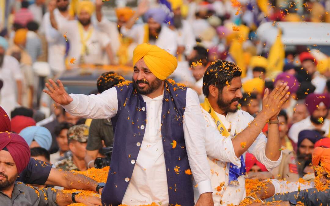 ਗੁਰਦਾਸਪੁਰ ਵਿੱਚ ਗਰਜੇ ਮਾਨ – ਸੋਨੇ ਦੇ ਚਮਚ ਲੈ ਕੇ ਪੈਦਾ ਹੋਣ ਵਾਲੇ ਕਦੇ ਆਮ ਲੋਕਾਂ ਦੇ ਦੁੱਖ-ਤਕਲੀਫ਼ਾਂ ਨਹੀਂ ਸਮਝ ਸਕਦੇ