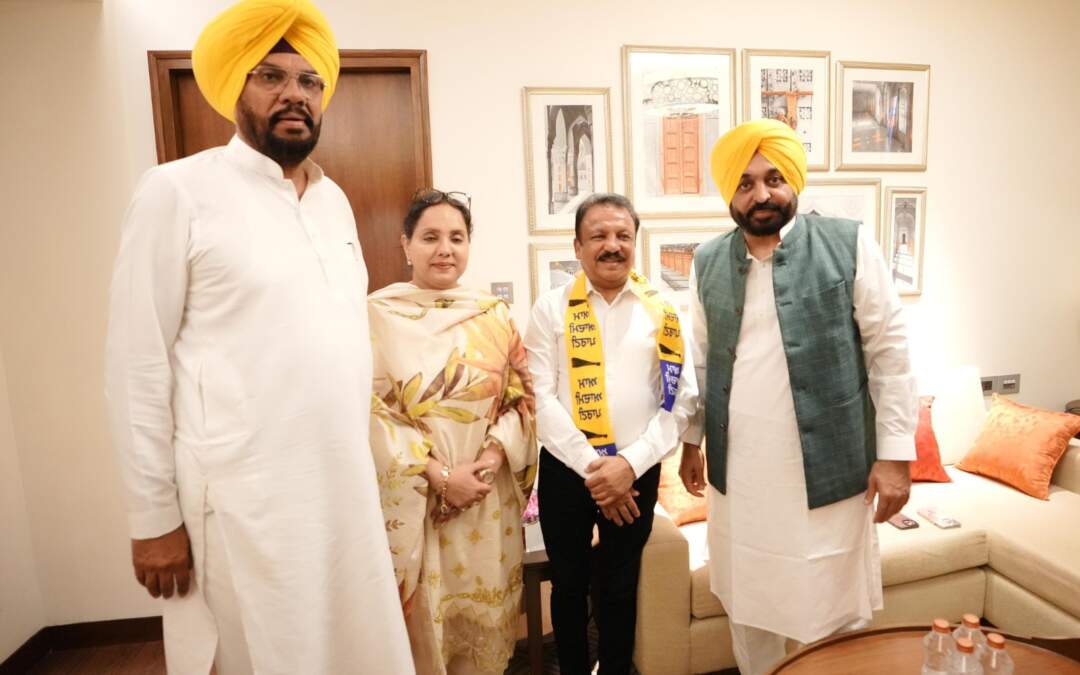 ਪੰਜਾਬ ਦੇ ਕਈ ਲੋਕ ਸਭਾ ਹਲਕਿਆਂ ‘ਚ ਆਮ ਆਦਮੀ ਪਾਰਟੀ ਹੋਈ ਹੋਰ ਵੀ ਮਜ਼ਬੂਤ, ਵਿਰੋਧੀ ਪਾਰਟੀਆਂ ਦੇ ਅੱਧੇ ਦਰਜਨ ਤੋਂ ਵੱਧ ਵੱਡੇ ਆਗੂ ‘ਆਪ’ ‘ਚ ਸ਼ਾਮਲ