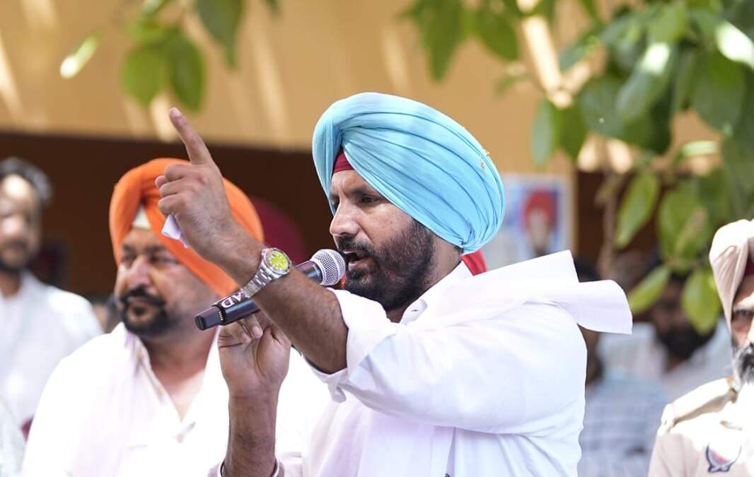 ਰਾਜਾ ਵੜਿੰਗ ਨੇ ਪਾਰਟੀ ਦੇ ਗੱਦਾਰਾਂ ਦੀ ਕੀਤੀ ਨਿਖੇਧੀ; ਵੋਟਰਾਂ ਨੂੰ ਵਿਕਾਸ ਨੂੰ ਚੁਣਨ ਦੀ ਅਪੀਲ ਕੀਤੀ