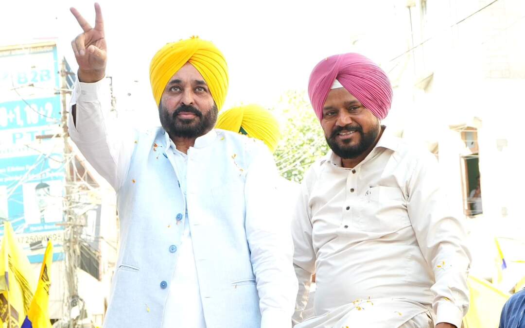 ਜੇ ਪੁਰਾਣੀ ਪਾਰਟੀਆਂ ਦੇ ਲੀਡਰ ਚੰਗੇ ਹੁੰਦੇ, ਤਾਂ ਅਸੀਂ ਤਿੰਨੋਂ ਕਲਾਕਾਰ ਜਿਹੜੇ ਇੱਥੇ ਬੈਠੇ ਹਾਂ, ਕਦੇ ਰਾਜਨੀਤੀ ਵਿੱਚ ਨਾ ਆਉਂਦੇ, ਅਸੀਂ ਤੁਹਾਡੇ ਬੱਚਿਆਂ ਦੇ ਸੁਨਹਿਰੀ ਭਵਿੱਖ ਲਈ ਲੜਾਈ ਲੜ ਰਹੇ ਹਾਂ: ਭਗਵੰਤ ਮਾਨ