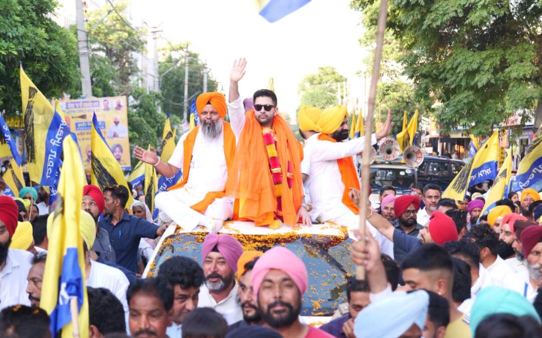 ‘ਆਪ’ ਦੇ ਸੰਸਦ ਮੈਂਬਰ ਰਾਘਵ ਚੱਢਾ ਨੇ ਫ਼ਤਿਹਗੜ੍ਹ ਸਾਹਿਬ ਤੋਂ ‘ਆਪ’ ਉਮੀਦਵਾਰ ਗੁਰਪ੍ਰੀਤ ਜੀਪੀ ਲਈ ਕੀਤਾ ਚੋਣ ਪ੍ਰਚਾਰ ਕੀਤਾ, ਸਾਹਨੇਵਾਲ ‘ਚ ਕੀਤਾ ਰੋਡ ਸ਼ੋਅ
