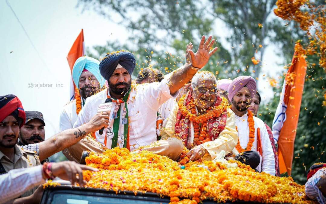 ਇੱਕ ਪ੍ਰਭਾਵਸ਼ਾਲੀ ਰੋਡ ਸ਼ੋਅ ਤੋਂ ਬਾਅਦ ਡਾ: ਧਰਮਵੀਰ ਗਾਂਧੀ ਵੱਲੋਂ ਨਾਮਜ਼ਦਗੀ ਪੱਤਰ ਦਾਖਲ ਕੀਤਾ ਗਿਆ