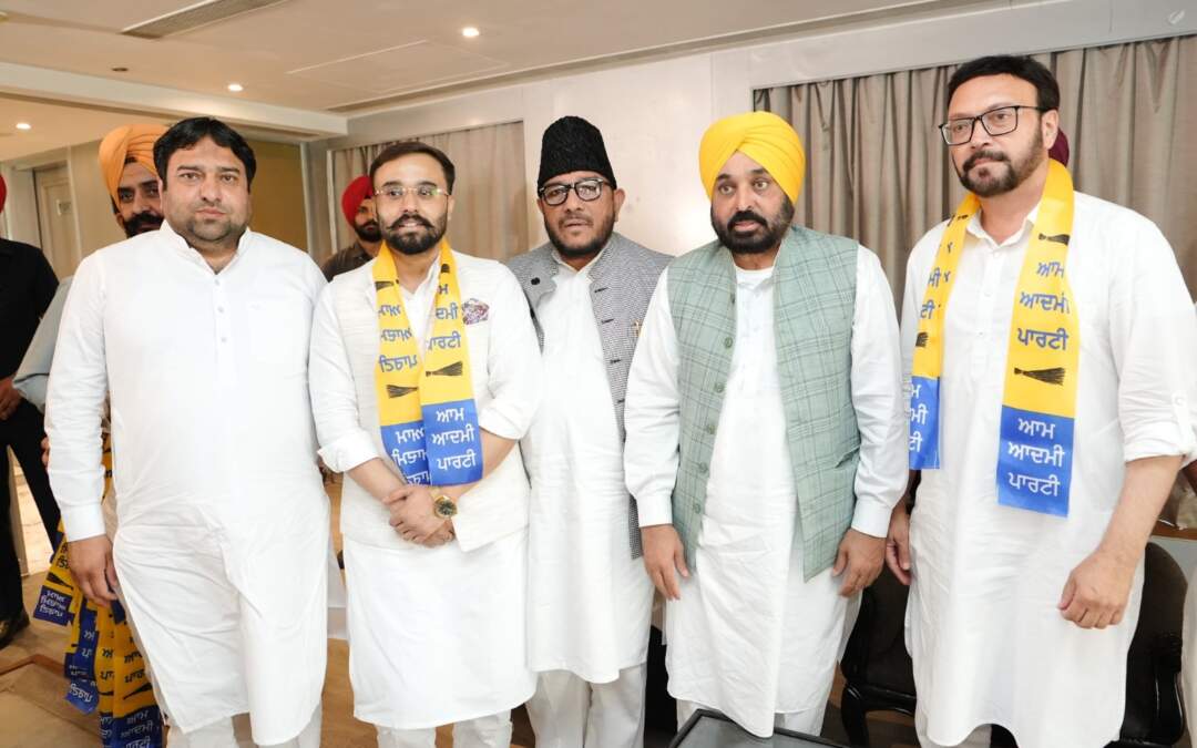 ਪੰਜਾਬ ਦੇ ਕਈ ਲੋਕ ਸਭਾ ਹਲਕਿਆਂ ‘ਚ ਆਮ ਆਦਮੀ ਪਾਰਟੀ ਨੂੰ ਮਿਲੀ ਵੱਡੀ ਮਜ਼ਬੂਤੀ, ਵਿਰੋਧੀ ਪਾਰਟੀਆਂ ਦੇ ਕਈ ਵੱਡੇ ਆਗੂ ਹੋਏ ‘ਆਪ’ ‘ਚ ਸ਼ਾਮਲ