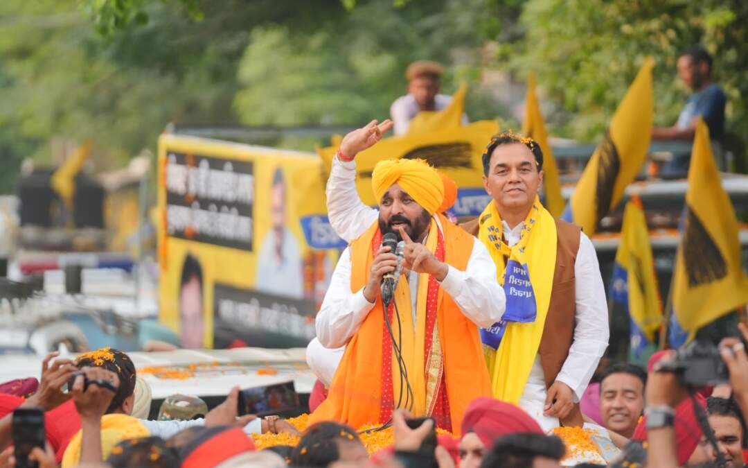 ਮੁੱਖ ਮੰਤਰੀ ਭਗਵੰਤ ਮਾਨ ਨੇ ਹੁਸ਼ਿਆਰਪੁਰ ਤੋਂ ‘ਆਪ’ ਉਮੀਦਵਾਰ ਡਾ. ਰਾਜਕੁਮਾਰ ਚੱਬੇਵਾਲ ਲਈ ਕੀਤਾ ਚੋਣ ਪ੍ਰਚਾਰ, ਲੋਕਾਂ ਤੋਂ ਡਾ.ਚੱਬੇਵਾਲ ਨੂੰ ਭਾਰੀ ਵੋਟਾਂ ਨਾਲ ਜਿਤਾਉਣ ਦੀ ਕੀਤੀ ਅਪੀਲ