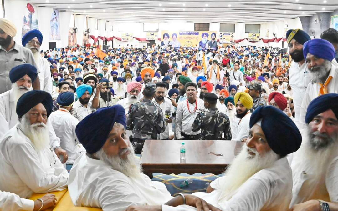 ਬਾਦਲ ਨੇ ਖਡੂਰ ਸਾਹਿਬ ਵਿਖੇ ਆਪਣੇ ਭਾਸ਼ਣ ਦੌਰਾਨ ਕਾਂਗਰਸ, ਆਪ ਅਤੇ ਭਾਜਪਾਈਆਂ ਨੂੰ ਲਾਏ ਸਿਆਸੀ ਰਗੜੇ