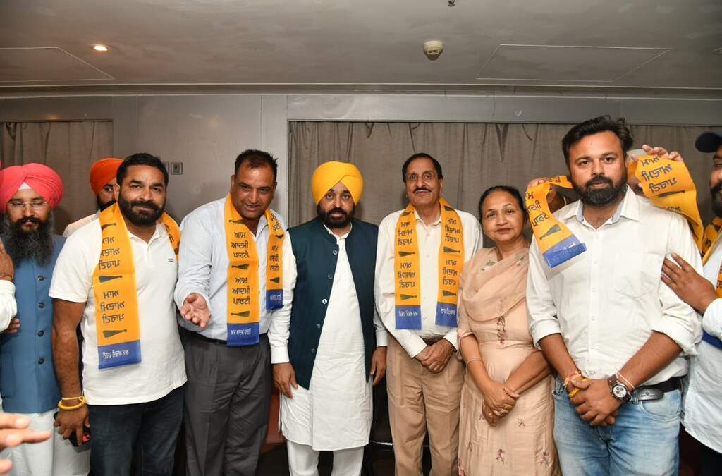 ਪੰਜਾਬ ‘ਚ ਆਮ ਆਦਮੀ ਪਾਰਟੀ ਲਗਾਤਾਰ ਹੋ ਰਹੀ ਹੈ ਮਜ਼ਬੂਤ, ਵਿਰੋਧੀ ਪਾਰਟੀਆਂ ਦੇ ਕਈ ਵੱਡੇ ਨੇਤਾ ‘ਆਪ’ ‘ਚ ਹੋਏ ਸ਼ਾਮਲ