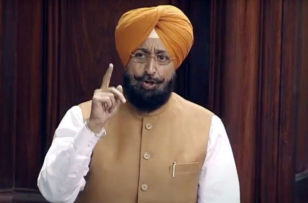 ਪੰਜਾਬ ‘ਚ ‘ਆਪ’ ਦੀ ਦਿੱਲੀ ਲੀਡਰਸ਼ਿਪ ਦੀ ਗ਼ੈਰਹਾਜ਼ਰੀ ਦਰਸਾਉਂਦੀ ਹੈ ਕਿ ਪਾਰਟੀ ‘ਚ ਕੁਝ ਵੀ ਠੀਕ ਨਹੀਂ ਹੈ: ਬਾਜਵਾ