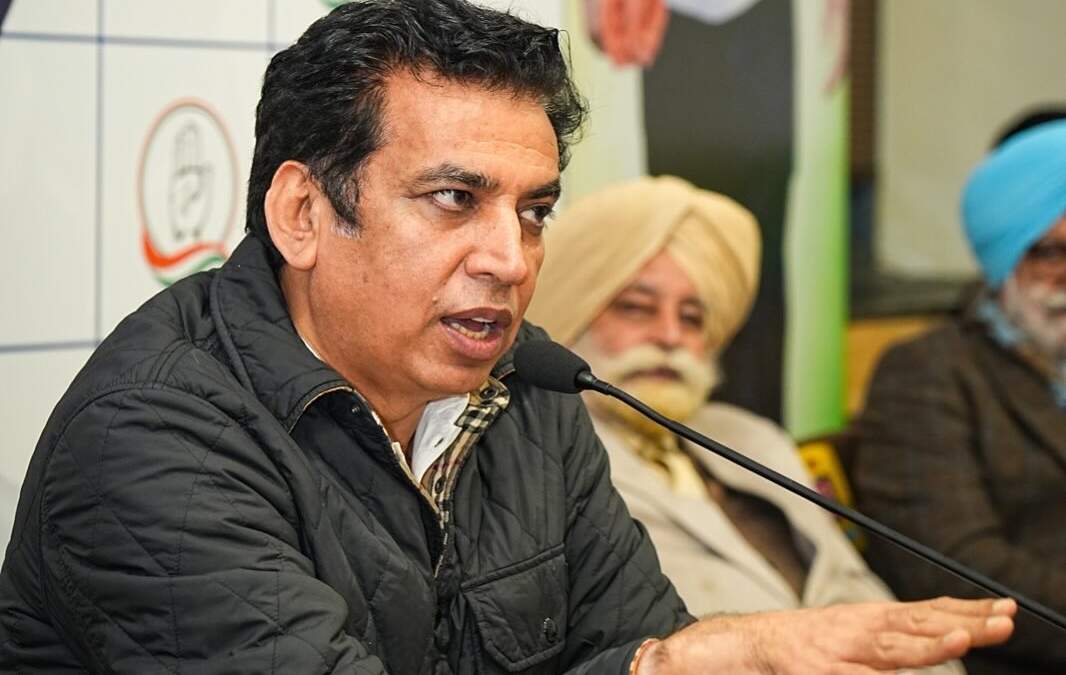 ਡਾ. ਮਨਮੋਹਨ ਸਿੰਘ ਦੇ ਪੱਤਰ ਰਾਹੀਂ ਪੰਜਾਬ ਦੀਆਂ ਸਮੱਸਿਆਵਾਂ ‘ਤੇ ਕਾਂਗਰਸ ਦਾ ਹਮਲਾ: ਦੇਵਿੰਦਰ ਯਾਦਵ ਅਤੇ ਪਵਨ ਖੇੜਾ ਨੇ ਕੇਂਦਰ ਸਰਕਾਰ ਨੂੰ ਘੇਰਿਆ