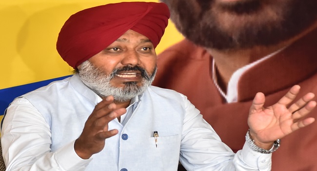 ਹਰਪਾਲ ਸਿੰਘ ਚੀਮਾ ਨੇ ਕਾਂਗਰਸੀ ਵਰਕਰਾਂ ਨੂੰ ਦਿੱਤੀ ਚੇਤਾਵਨੀ,ਕਿਹਾ- ਪ੍ਰਤਾਪ ਬਾਜਵਾ ਭਾਜਪਾ ਦਾ ਏਜੰਟ