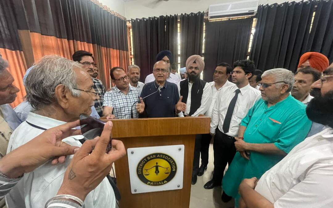 ਪ੍ਰਸ਼ਾਂਤ ਭੂਸ਼ਣ ਨੇ ਪਟਿਆਲਾ ਤੋਂ ਕਾਂਗਰਸ ਦੇ ਉਮੀਦਵਾਰ ਡਾ: ਧਰਮਵੀਰ ਗਾਂਧੀ ਲਈ ਪ੍ਰਚਾਰ ਕੀਤਾ।