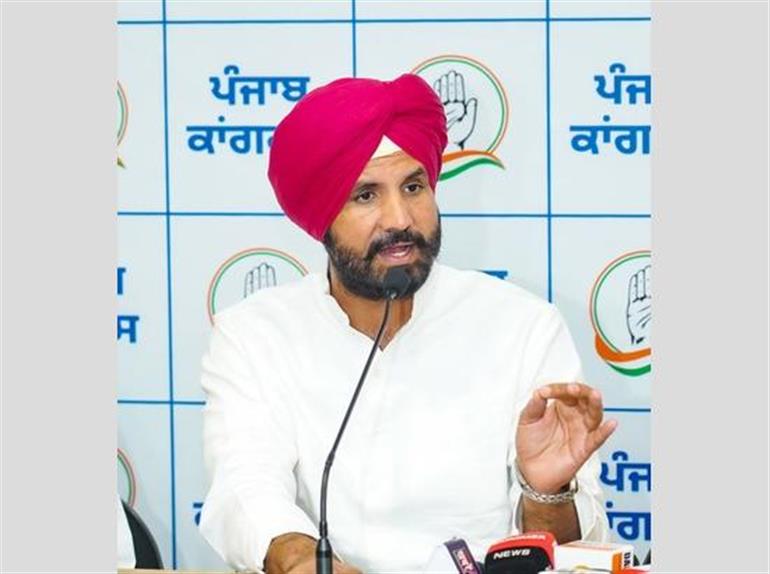ਬਿੱਟੂ ਨਾ ਤਾਂ ਦੇਸ਼ ਭਗਤ ਹੈ, ਨਾ ਹੀ ਰਾਸ਼ਟਰਵਾਦੀ; ਉਹ ਸਿਰਫ਼ ਇੱਕ ਮੌਕਾਪ੍ਰਸਤ ਹੈ: ਵਾਰਿੰਗ