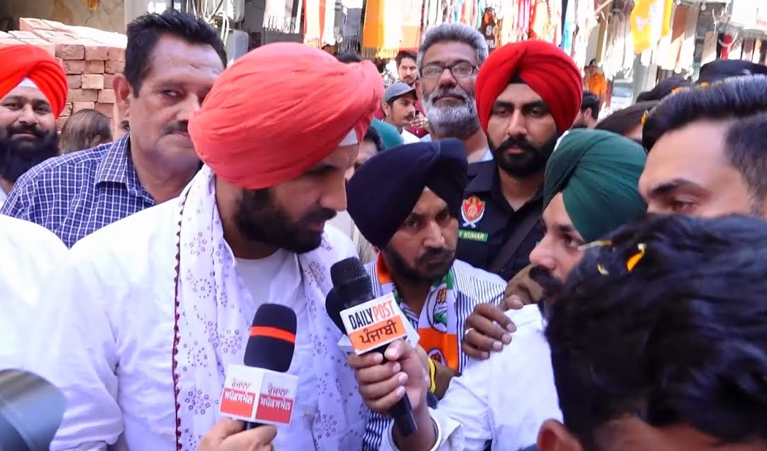 ਲੁਧਿਆਣਾ ਵਿੱਚ ਰੋਡ ਸ਼ੋਅ ਦੌਰਾਨ ਕਾਂਗਰਸ ਦੇ ਰਾਜਾ ਵੜਿੰਗ ਦੇ ਹੱਕ ਵਿੱਚ ਭਾਰੀ ਭੀੜ ਇਕੱਠੀ ਹੋਈ