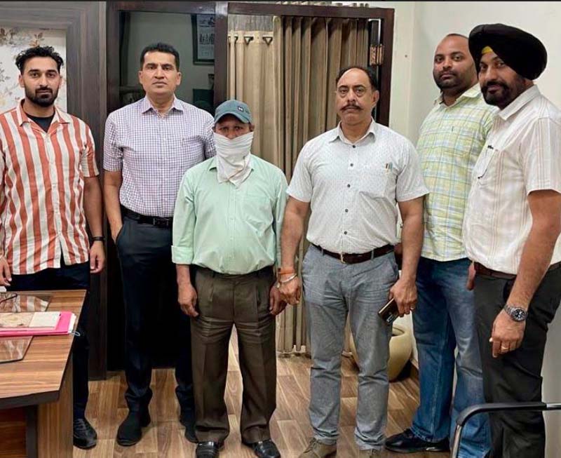 15,000 ਰੁਪਏ ਰਿਸ਼ਵਤ ਲੈਂਦਾ ਪਟਵਾਰੀ ਵਿਜੀਲੈਂਸ ਬਿਊਰੋ ਵੱਲੋਂ ਕਾਬੂ