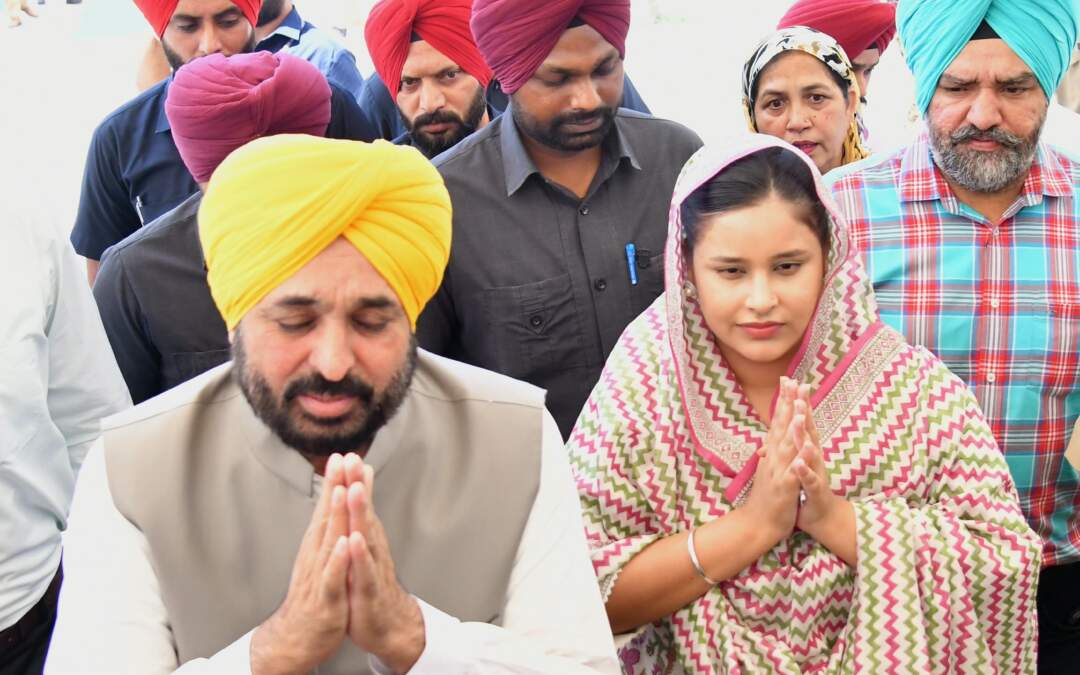 ਮੁੱਖ ਮੰਤਰੀ ਨੇ ਗੁਰਦੁਆਰਾ ਸਿੰਘ ਸ਼ਹੀਦਾਂ ਸੋਹਾਣਾ ਵਿਖੇ ਮੱਥਾ ਟੇਕਿਆ