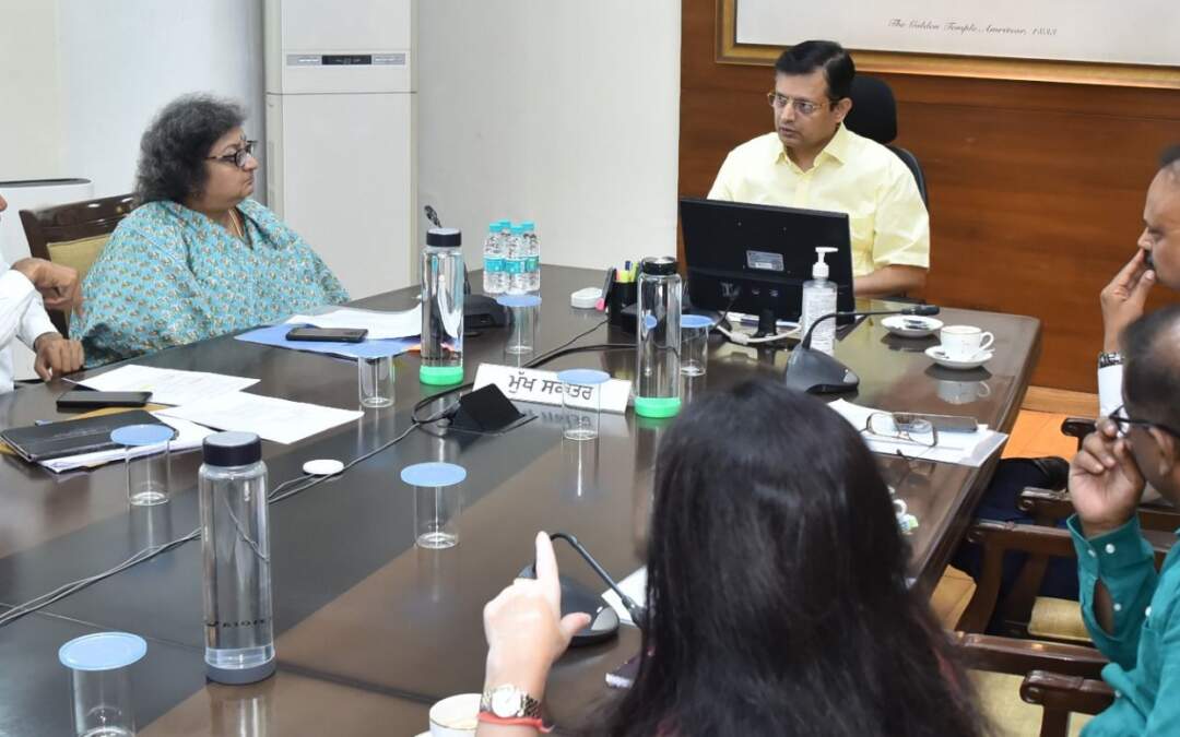 ਮੁੱਖ ਸਕੱਤਰ ਅਨੁਰਾਗ ਵਰਮਾ ਵੱਲੋਂ ਮਾਲੀਆ ਵਧਾਉਣ ਅਤੇ ਖਰਚਿਆਂ ਦੇ ਪ੍ਰਭਾਵਸ਼ਾਲੀ ਢੰਗ ਨਾਲ ਪ੍ਰਬੰਧਨ ‘ਤੇ ਜ਼ੋਰ