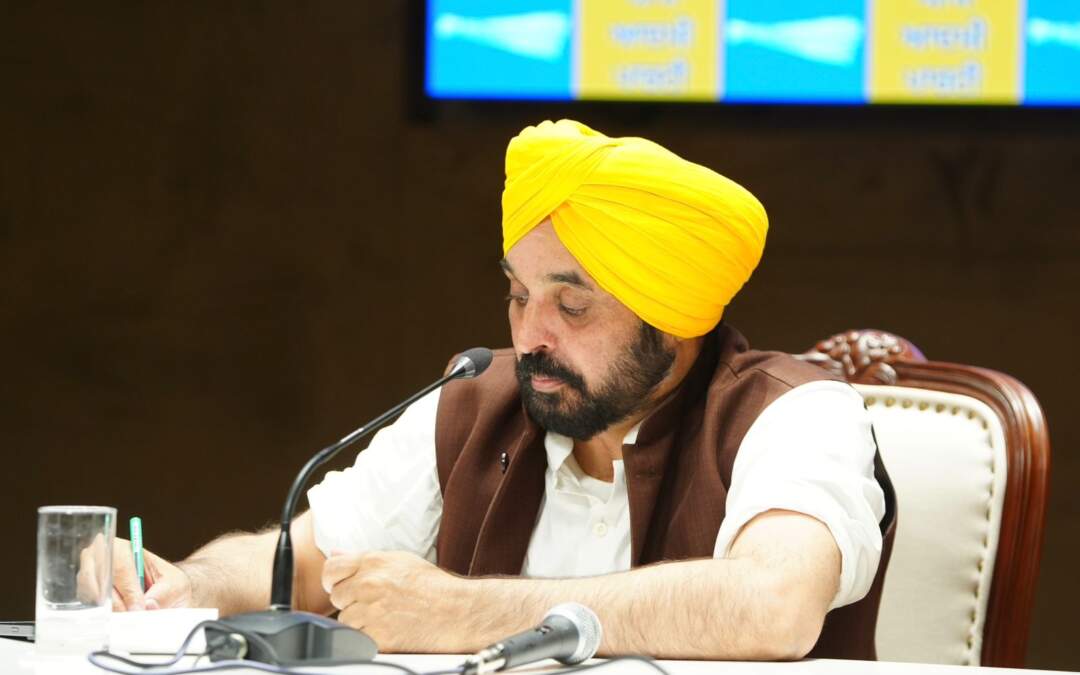 ਮੁੱਖ ਮੰਤਰੀ ਭਗਵੰਤ ਮਾਨ ਨੇ ਗੁਰਦਾਸਪੁਰ ਅਤੇ ਖਡੂਰ ਸਾਹਿਬ ਲੋਕ ਸਭਾ ਹਲਕਿਆਂ ਦੇ ‘ਆਪ’ ਆਗੂਆਂ ਨਾਲ ਕੀਤੀ ਮੀਟਿੰਗ