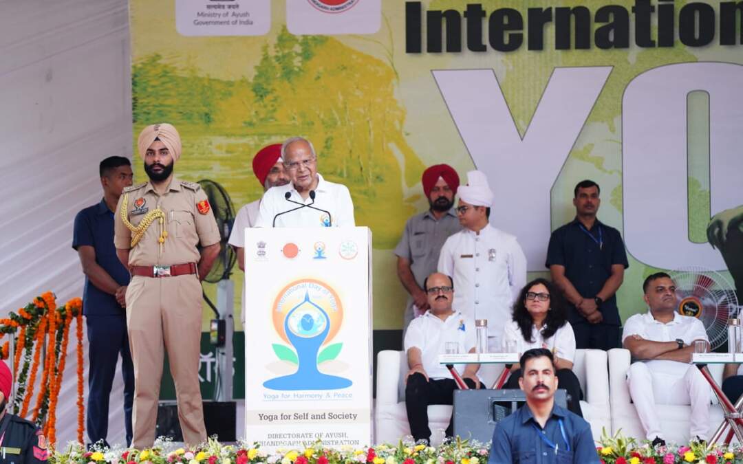 ਚੰਡੀਗੜ੍ਹ ਵਿੱਚ 10ਵੇਂ ਅੰਤਰਰਾਸ਼ਟਰੀ ਯੋਗ ਦਿਵਸ ਮੌਕੇ ਸ਼ਹਿਰ ਭਰ ਵਿੱਚ ਜਸ਼ਨ ਮਨਾਏ ਗਏ।