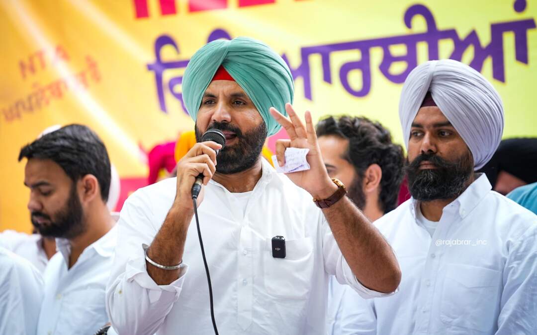 ਪ੍ਰਦੇਸ਼ ਕਾਂਗਰਸ ਪ੍ਰਧਾਨ ਅਮਰਿੰਦਰ ਸਿੰਘ ਰਾਜਾ ਵੜਿੰਗ ਨੇ ਨੀਟ ਘੁਟਾਲੇ ਨੂੰ ਲੈ ਕੇ ਕੇਂਦਰੀ ਭਾਜਪਾ ਸਰਕਾਰ ਦੇ ਖਿਲਾਫ ਵੱਡੇ ਵਿਰੋਧ ਪ੍ਰਦਰਸ਼ਨ ਦੀ ਅਗਵਾਈ ਕੀਤੀ