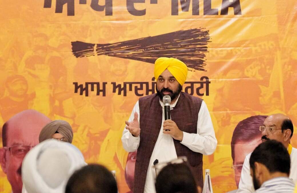 ਮੁੱਖ ਮੰਤਰੀ ਭਗਵੰਤ ਮਾਨ ਨੇ ਜਲੰਧਰ ਪੱਛਮੀ ਜ਼ਿਮਨੀ ਚੋਣ ਪ੍ਰਚਾਰ ਦੀ ਸੰਭਾਲੀ ਕਮਾਨ, ਪਾਰਟੀ ਦੇ ਅਹੁਦੇਦਾਰਾਂ ਅਤੇ ਵਲੰਟੀਅਰਾਂ ਨਾਲ ਮੀਟਿੰਗ ਕਰਕੇ ਰਣਨੀਤੀ ਬਾਰੇ ਕੀਤੀ ਚਰਚਾ