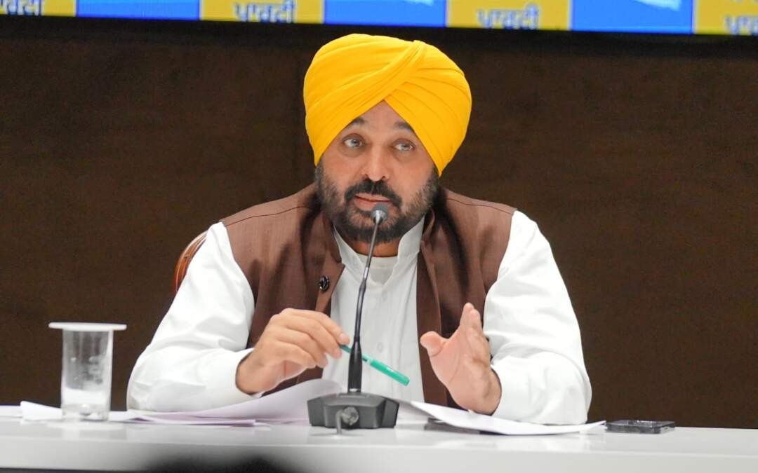 ਮੁੱਖ ਮੰਤਰੀ ਭਗਵੰਤ ਮਾਨ ਨੇ ਪਟਿਆਲਾ ਅਤੇ ਫ਼ਿਰੋਜ਼ਪੁਰ ਲੋਕ ਸਭਾ ਹਲਕਿਆਂ ਦੇ ਵਿਧਾਇਕਾਂ, ਚੇਅਰਮੈਨਾਂ, ਅਹੁਦੇਦਾਰਾਂ ‘ਤੇ ਵਲੰਟੀਅਰਾਂ ਨਾਲ ਕੀਤੀ ਮੀਟਿੰਗ