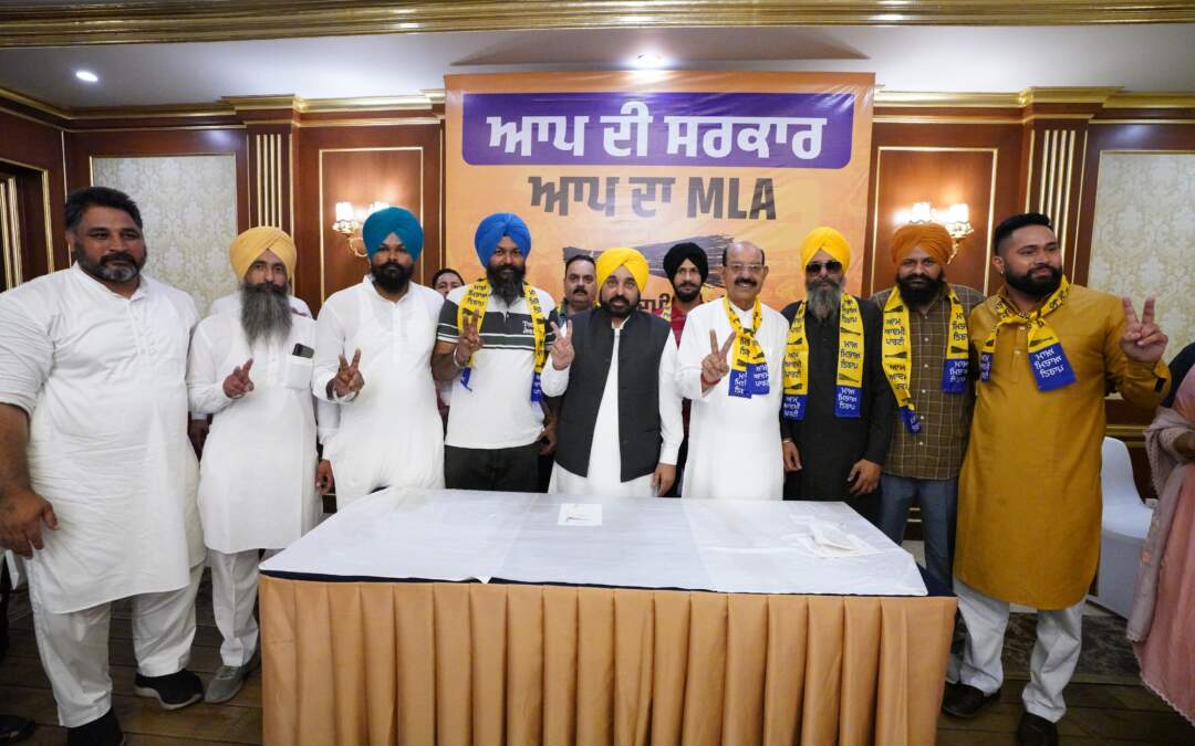 ਜਲੰਧਰ ‘ਚ ਕਾਂਗਰਸ ਤੇ ਭਾਜਪਾ ਨੂੰ ਝਟਕਾ! ਦੋਵੇਂ ਪਾਰਟੀਆਂ ਦੇ ਕਈ ਆਗੂ ‘ਆਪ’ ‘ਚ ਸ਼ਾਮਲ