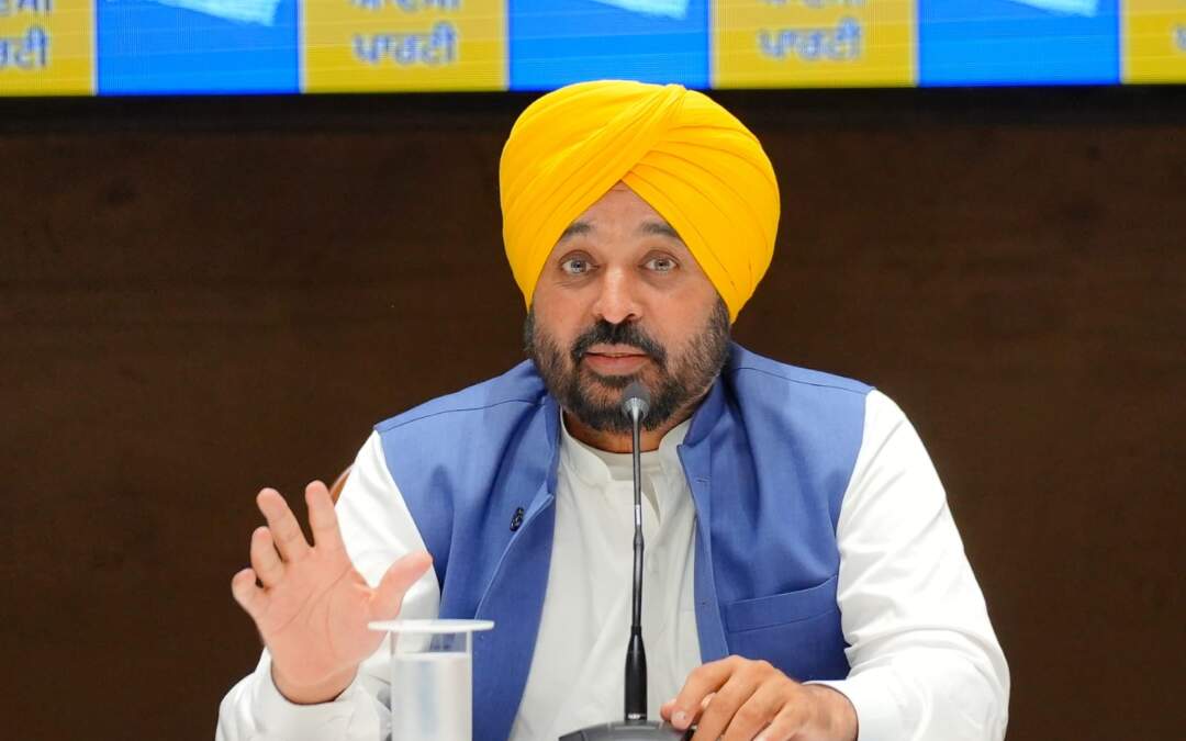 ਮੁੱਖ ਮੰਤਰੀ ਭਗਵੰਤ ਮਾਨ ਨੇ ਬਠਿੰਡਾ ਅਤੇ ਫ਼ਰੀਦਕੋਟ ਦੇ ‘ਆਪ’ ਆਗੂਆਂ ਨਾਲ ਕੀਤੀ ਮੀਟਿੰਗ