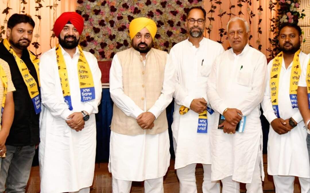 ਜਲੰਧਰ ‘ਚ ਆਮ ਆਦਮੀ ਪਾਰਟੀ ਹੋਈ ਹੋਰ ਵੀ ਮਜ਼ਬੂਤ, ਸੈਂਕੜੇ ਕਾਂਗਰਸੀ-ਭਾਜਪਾ ਆਗੂ ਤੇ ਵਰਕਰ ‘ਆਪ’ ‘ਚ  ਹੋਏ ਸ਼ਾਮਲ