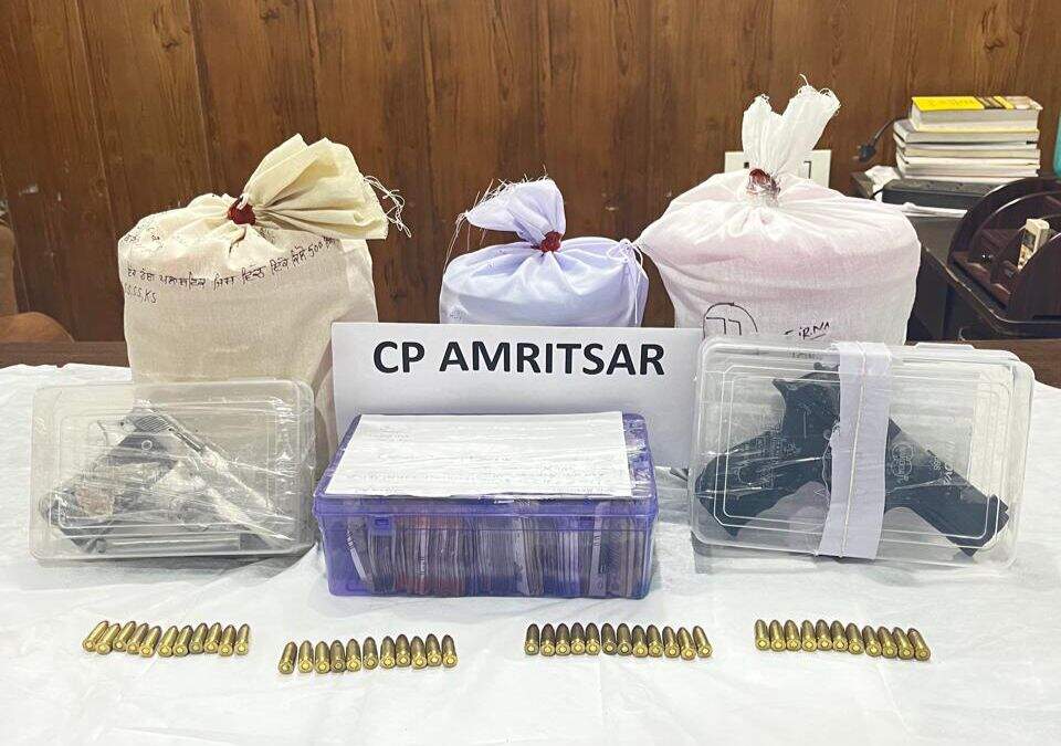 ਪੰਜਾਬ ਪੁਲਿਸ ਨੇ ਸਰਹੱਦ ਪਾਰ’ ਦੇ  ਗੈਰ-ਕਾਨੂੰਨੀ ਹਥਿਆਰਾਂ ਅਤੇ ਨਾਰਕੋ-ਅੱਤਵਾਦ ਹਵਾਲਾ ਰੈਕੇਟ ਦਾ ਕੀਤਾ ਪਰਦਾਫਾਸ਼;  ਮੁੱਖ ਸਾਜਿਸ਼ਕਰਤਾ ਸਣੇ 8 ਮੁਲਜ਼ਮ ਗ੍ਰਿਫਤਾਰ