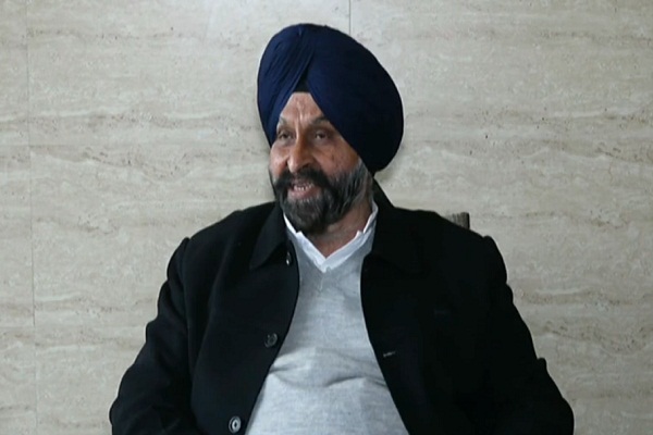 ਸੋਨੀਆ, ਰਾਹੁਲ ਅਤੇ ਪ੍ਰਿਯੰਕਾ ਨੂੰ ਵੰਸ਼ਵਾਦੀ ਰਾਜਨੀਤੀ ਵਿਰੁੱਧ ਸਲਾਹ ਦਿਓ: ਮਹੇਸ਼ ਇੰਦਰ ਗਰੇਵਾਲ ਦਾ ਵੜਿੰਗ ਨੂੰ ਜਵਾਬ