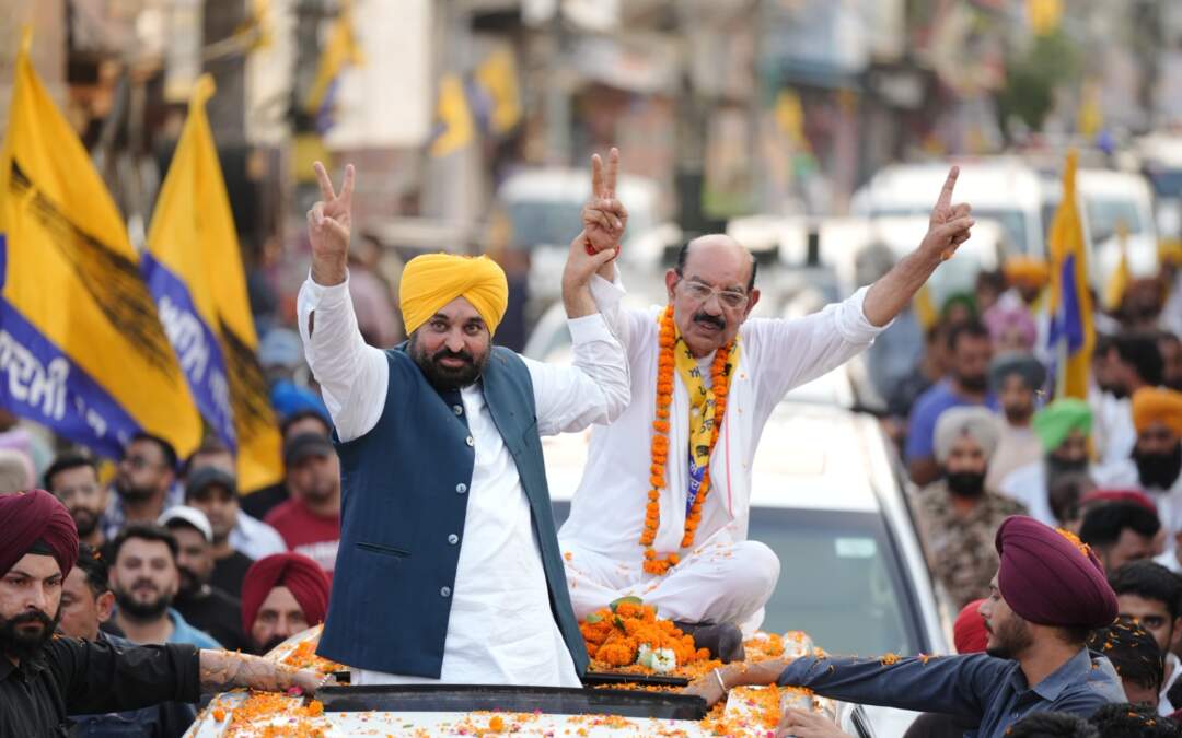 ਮੁੱਖ ਮੰਤਰੀ ਭਗਵੰਤ ਮਾਨ ਨੇ ਜਲੰਧਰ ਪੱਛਮੀ ਵਿਧਾਨ ਸਭਾ ‘ਚ ਕੀਤਾ ਰੋਡ ਸ਼ੋਅ, ਕਿਹਾ- ਜਲੰਧਰ ‘ਵੈਸਟ’ ਨੂੰ ਜਲੰਧਰ ‘ਬੈਸਟ’ ਬਣਾਵਾਂਗੇ